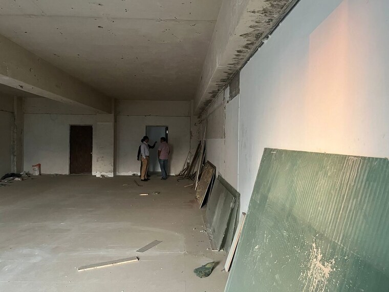  Parking, business-classic Commercial Office Space 1200 Sq.Ft. In Malad West Mumbai 10667894