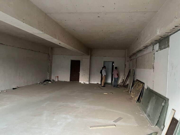 Parking, business-classic Commercial Office Space 1200 Sq.Ft. In Malad West Mumbai 10667894