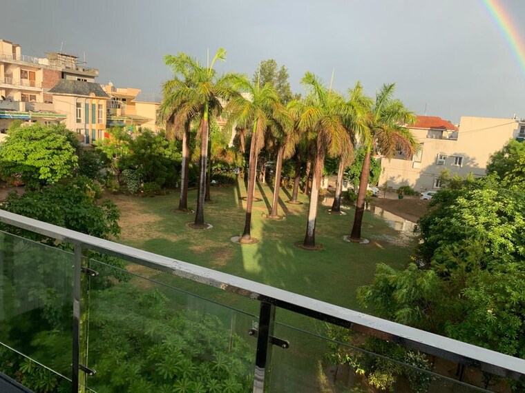Balcony, sector 3 6 Bedroom 220 Sq.Yd. Builder Floor In Sector 3 Faridabad 10667878