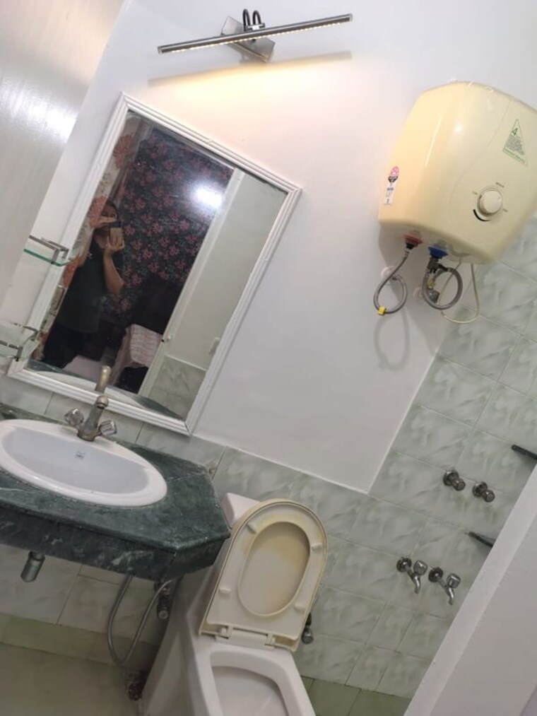 Team Area, south city 2 2 Bedroom 1000 Sq.Ft. Builder Floor In South City 2 Gurgaon 10667905