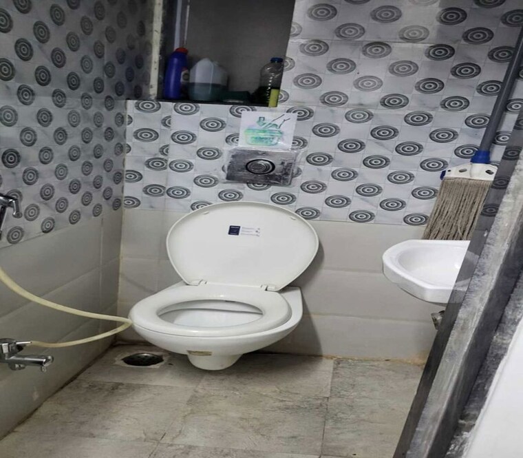 Bathroom, dadar east Commercial Office Space 560 Sq.Ft. In Dadar East Mumbai 10667933
