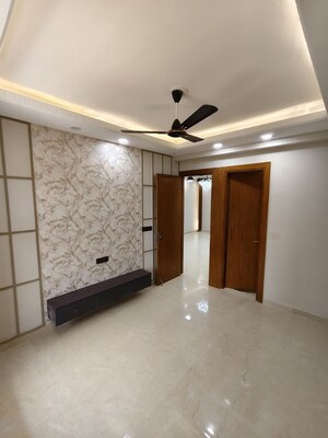 Room in 3 BHK Builder Floor at Puri Kohinoor, Sector 89 – for Sale
