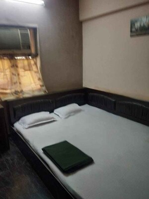 Room in  Pg at Chincholi Phatak – for Rent