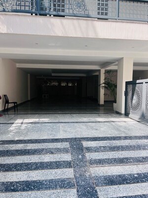 Parking in 4 BHK Builder Floor at South City 2 – for Sale