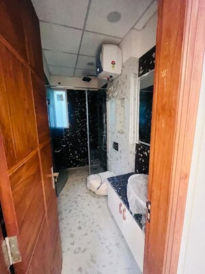 Team Area in 4 BHK Builder Floor at South City 2 – for Sale