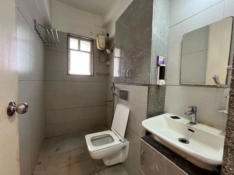 Bathroom, hari-om-puram 2 Bedroom 950 Sq.Ft. Apartment In Aundh Pune 10668109
