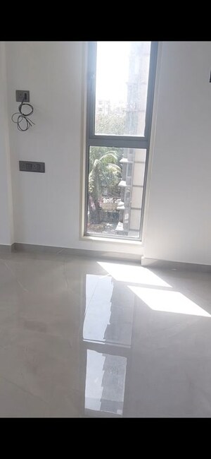 Room in 3 BHK Apartment at Shree Park Altezza, Andheri West – for Rent