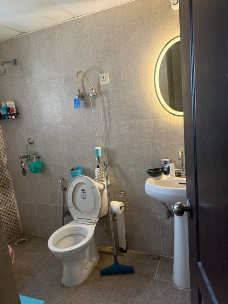 Bathroom, aditya-world-city 3 Bedroom 1125 Sq.Ft. Apartment In Shahpur Bamheta Ghaziabad 10665218