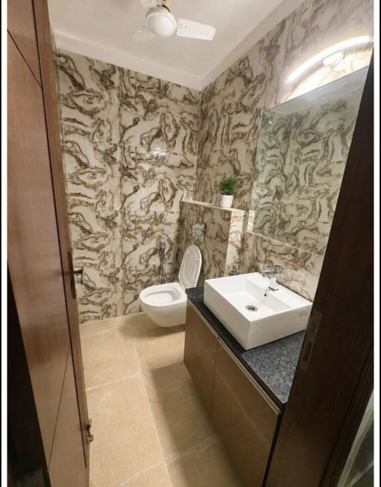 Bathroom, sector 23 2 Bedroom 1200 Sq.Ft. Builder Floor In Sector 23 Gurgaon 10668115