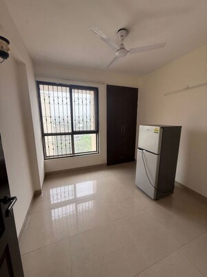 Room in 3 BHK Apartment at Unitech Uniworld Gardens 2, Sector 47 – for Rent