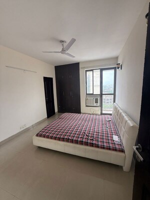 3 BHK Apartment For Rent in Unitech Uniworld Gardens 2, Sector 47