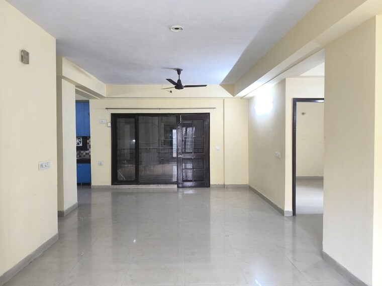 Room, puri-vip-floors 3 Bedroom 300 Sq.Yd. Apartment In Sector 81 Faridabad 10668142