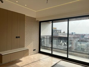Room in 5 BHK Independent House at Sector 17 – for Sale