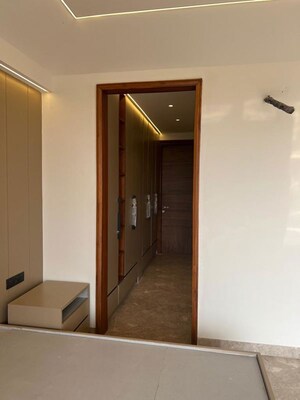 Room in 5 BHK Independent House at Sector 17 – for Sale