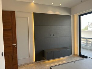 Room in 5 BHK Independent House at Sector 17 – for Sale
