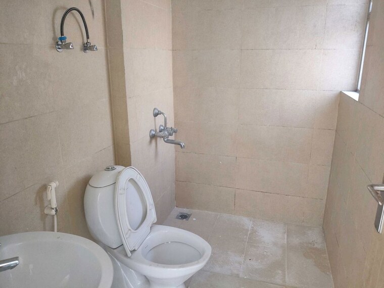 Bathroom, sector 21 2 Bedroom 1200 Sq.Ft. Builder Floor In Sector 21 Gurgaon 10668154