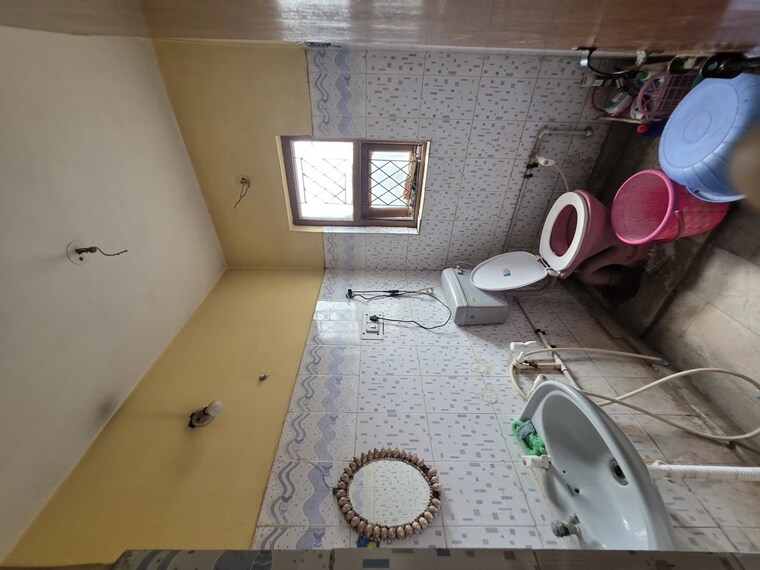 Bathroom, shalimar-apartments-shalimar-garden 2 Bedroom 1000 Sq.Ft. Apartment In Shalimar Garden Ghaziabad 10668019