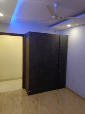 Room in 2 BHK Apartment at Vasant Vihar – for Rent