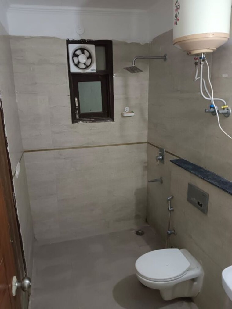 Bathroom, vasant kunj 2 Bedroom 900 Sq.Ft. Apartment In Vasant Kunj Delhi 10668197
