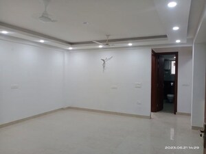 Room in 3 BHK Apartment at Vasant Kunj – for Rent