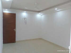 Room in 3 BHK Apartment at Vasant Kunj – for Rent