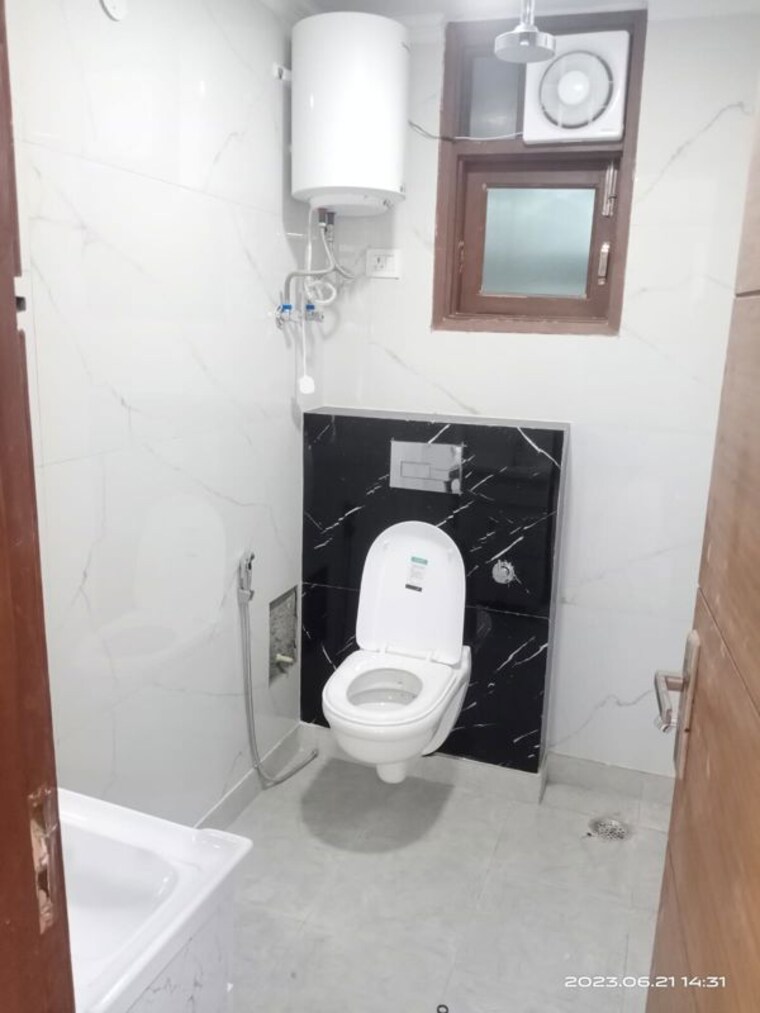 Bathroom, vasant kunj 3 Bedroom 1300 Sq.Ft. Apartment In Vasant Kunj Delhi 10668215