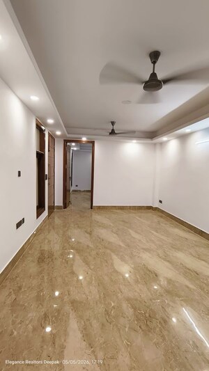 Room in 2 BHK Builder Floor at Vasant Kunj – for Rent