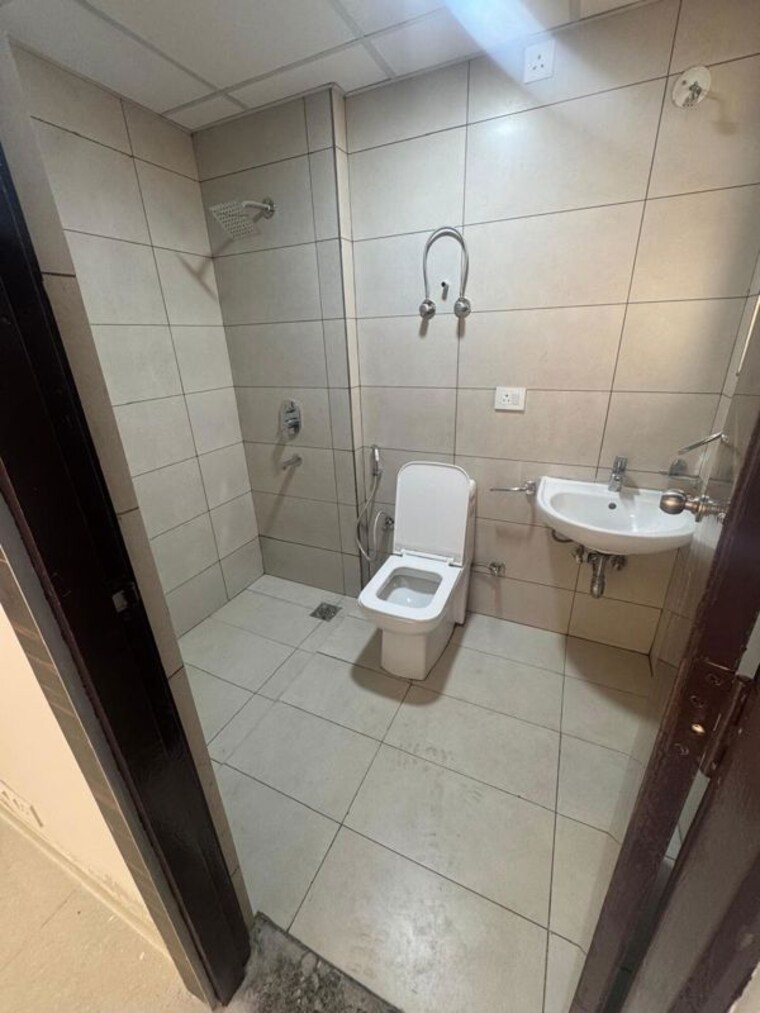 Bathroom, tata-eureka-park 2.5 Bedroom 1285 Sq.Ft. Apartment In Sector 150 Noida 10668221