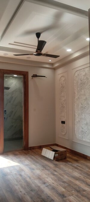 Building Lobby in 3 BHK Builder Floor at Sector 89 – for Sale