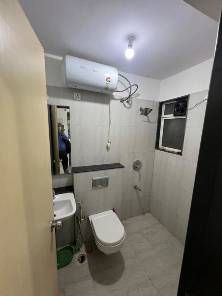 Bathroom, godrej-central 2.5 Bedroom 876 Sq.Ft. Apartment In Chembur Mumbai 10668196