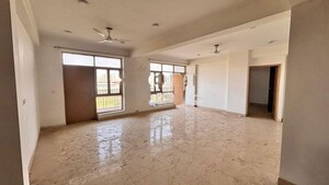 Room in 4 BHK Apartment at Pareena The Elite Residences, Sector 99 – for Rent
