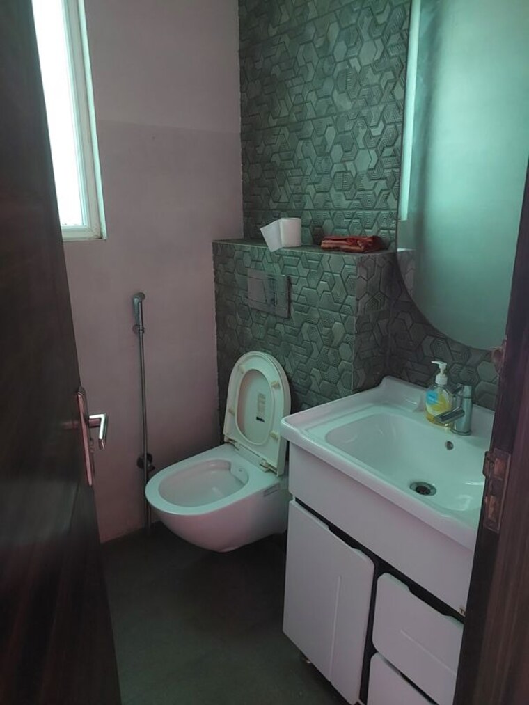 Bathroom, sector 23 3 Bedroom 1550 Sq.Ft. Builder Floor In Sector 23 Gurgaon 10668274