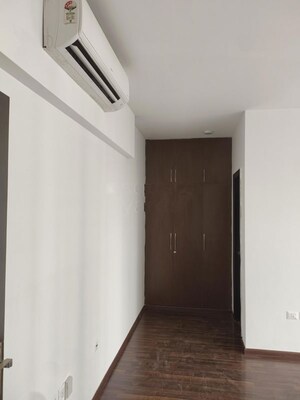 Building Lobby in 3.5 BHK Apartment at Microtek Greenburg, Sector 86 – for Rent