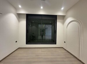 Room in 3 BHK Builder Floor at Sector 21 – for Rent