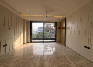 Room in 3 BHK Builder Floor at Sector 21 – for Rent