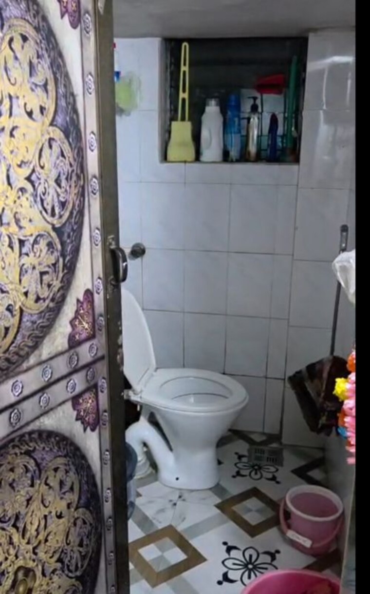 Bathroom, big-splash 1 Bedroom 400 Sq.Ft. Apartment In Vashi Sector 17 Navi Mumbai 10668327