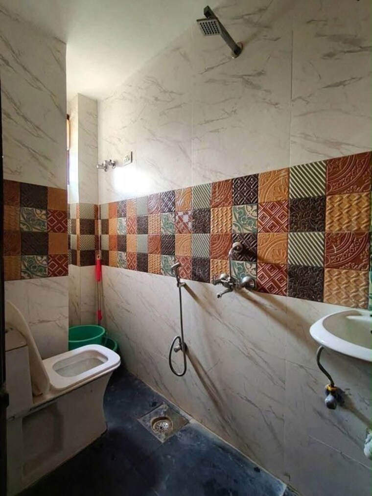 Bathroom, saket 2 Bedroom 850 Sq.Ft. Builder Floor In Saket Delhi 10668336