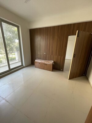 Room in 3 BHK Builder Floor at Sector 21 – for Rent