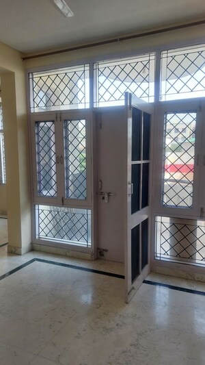 Room in 3 BHK Builder Floor at Sector 21 – for Rent