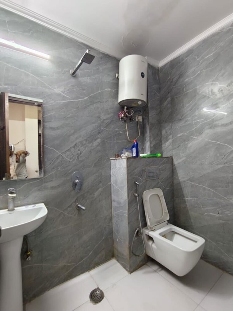 Bathroom, saket 2 Bedroom 850 Sq.Ft. Builder Floor In Saket Delhi 10668366
