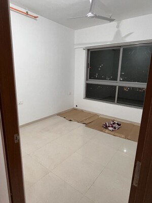 Room in 2 BHK Apartment at Kalpataru Immensa, Kolshet Road – for Sale