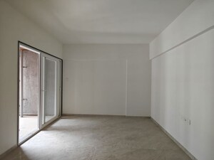Room in 3 BHK Apartment at Shubh Nirvana, Viman Nagar – for Rent