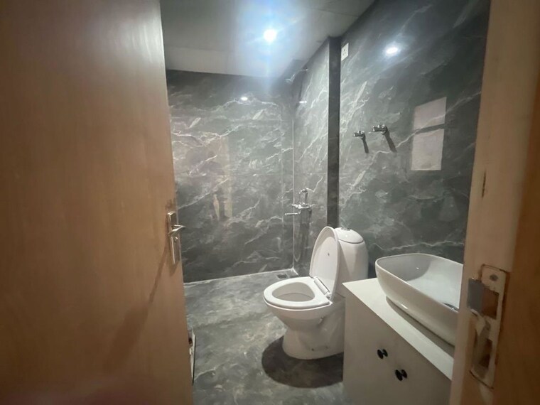 Bathroom, palam vihar 3 Bedroom 1550 Sq.Ft. Builder Floor In Palam Vihar Gurgaon 10668440