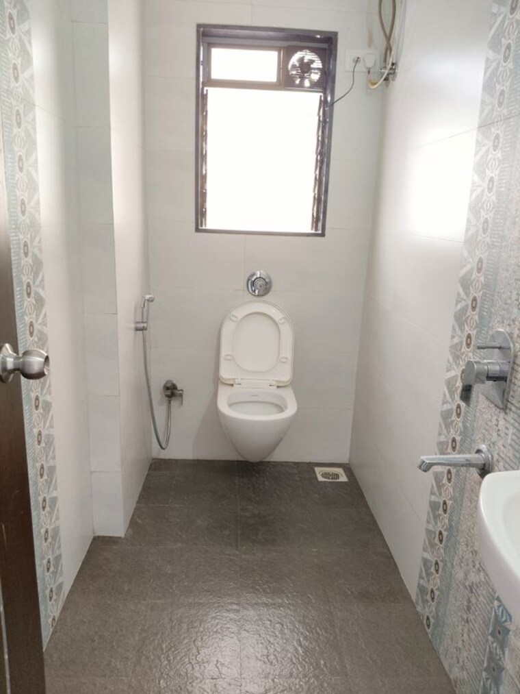 Bathroom, ekta-chs-andheri 2 Bedroom 650 Sq.Ft. Apartment In Andheri West Mumbai 10668454