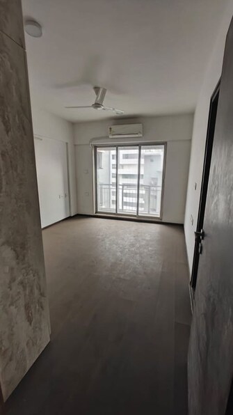 3.5 BHK +  1525 Sq.Ft. Apartment in Sunteck Signia Pearl