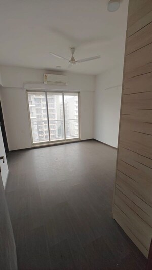 Room in 3.5 BHK Apartment at Sunteck Signia Pearl, Bandra Kurla Complex – for Rent