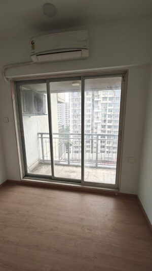 Room in 3.5 BHK Apartment at Sunteck Signia Pearl, Bandra Kurla Complex – for Rent