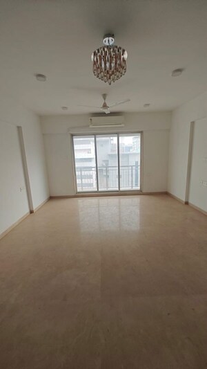 Room in 3.5 BHK Apartment at Sunteck Signia Pearl, Bandra Kurla Complex – for Rent