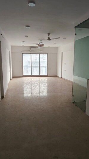 Room in 3.5 BHK Apartment at Sunteck Signia Pearl, Bandra Kurla Complex – for Rent