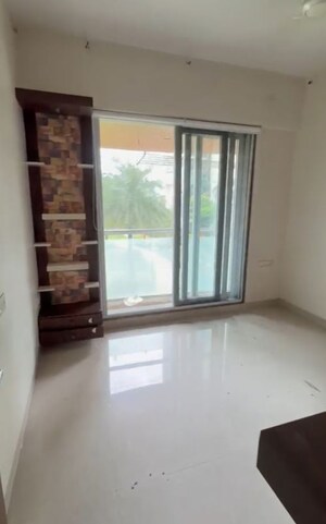 Room in 2.5 BHK Apartment at Big Splash, Vashi Sector 17 – for Sale